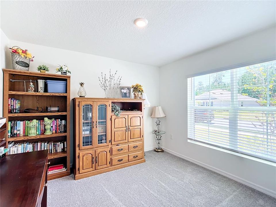 For Sale: $349,000 (4 beds, 2 baths, 1828 Square Feet)
