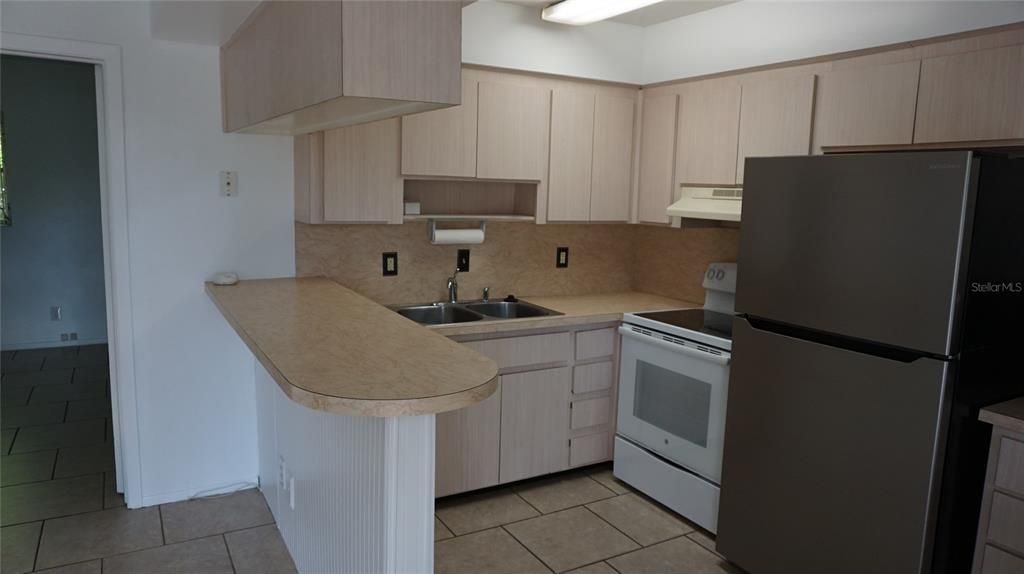 For Rent: $1,350 (1 beds, 1 baths, 575 Square Feet)