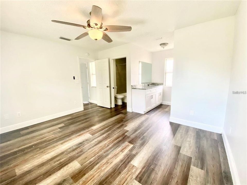 For Rent: $2,300 (4 beds, 2 baths, 1156 Square Feet)