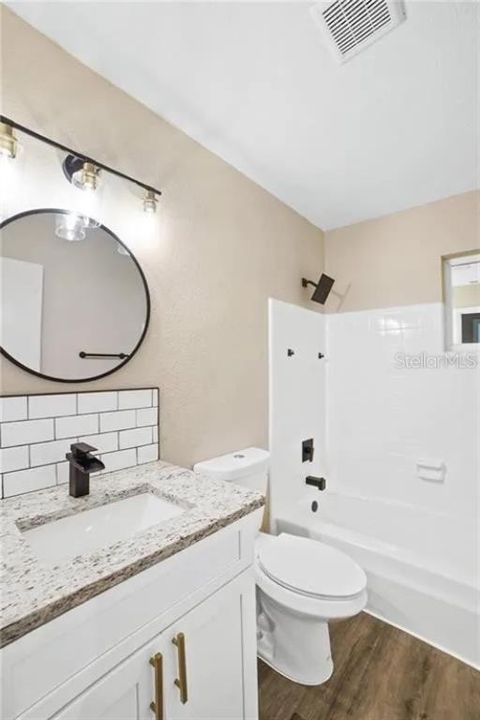 For Sale: $259,999 (2 beds, 2 baths, 1040 Square Feet)