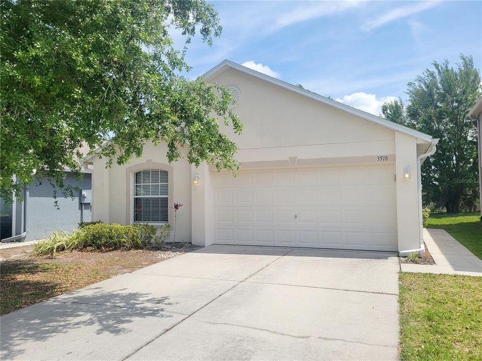 Active With Contract: $344,900 (3 beds, 2 baths, 1292 Square Feet)