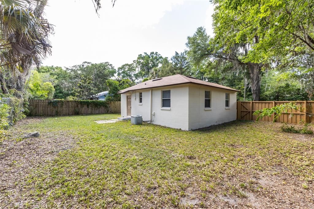 Recently Sold: $179,900 (2 beds, 1 baths, 754 Square Feet)