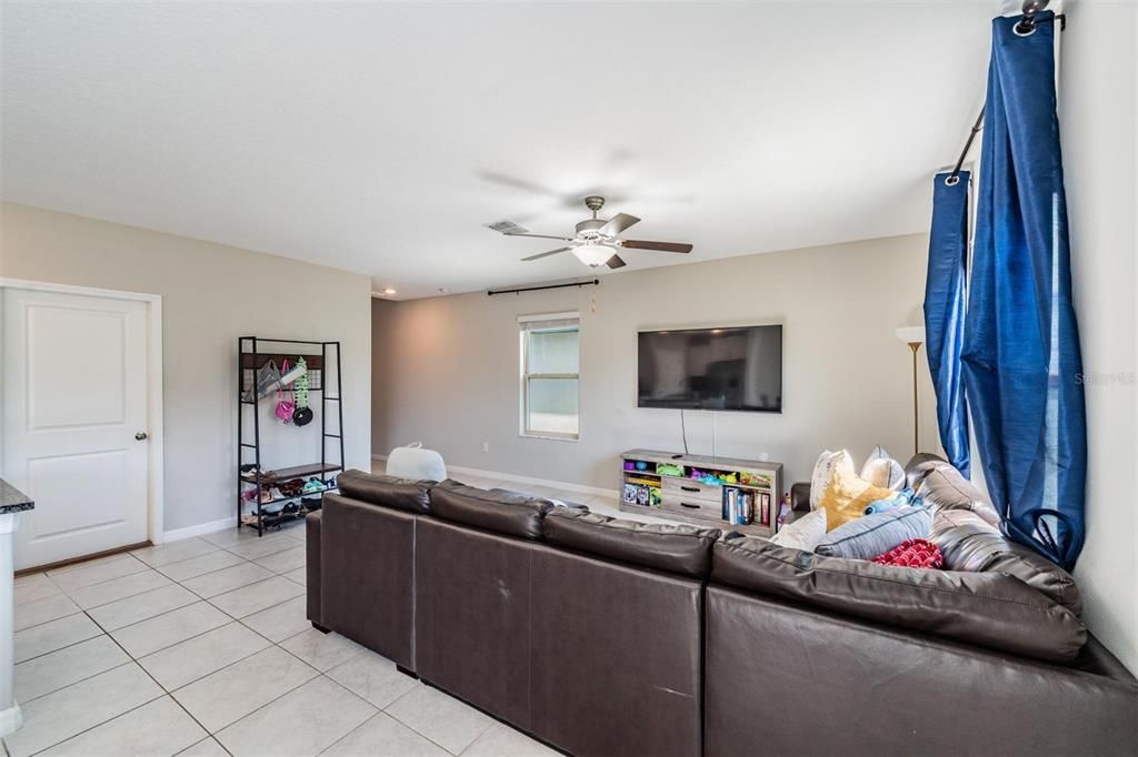 For Sale: $359,000 (4 beds, 2 baths, 1914 Square Feet)