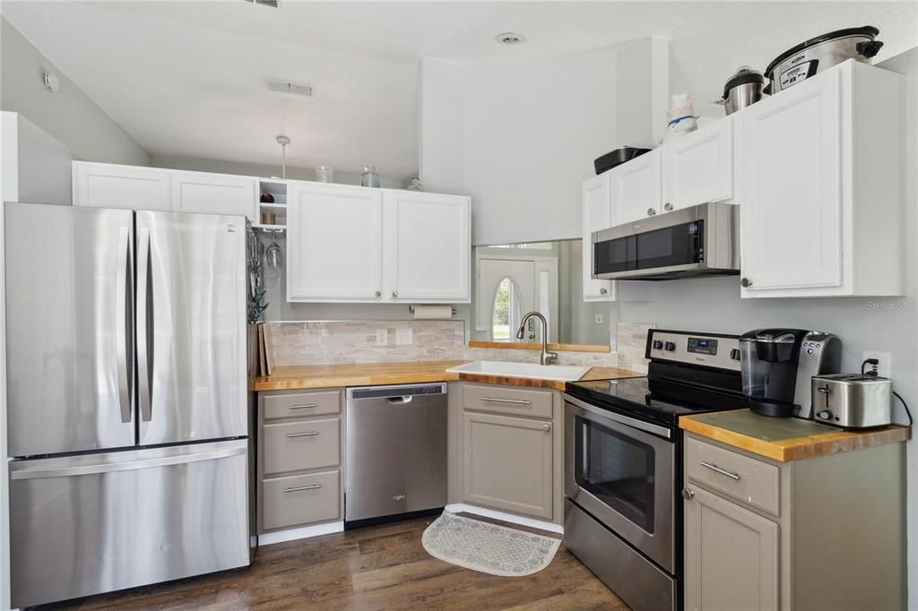 Active With Contract: $375,000 (3 beds, 2 baths, 1146 Square Feet)