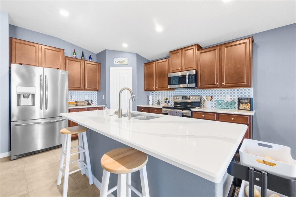 Active With Contract: $359,000 (4 beds, 2 baths, 1918 Square Feet)
