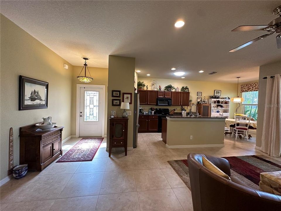 For Sale: $399,000 (2 beds, 2 baths, 1703 Square Feet)