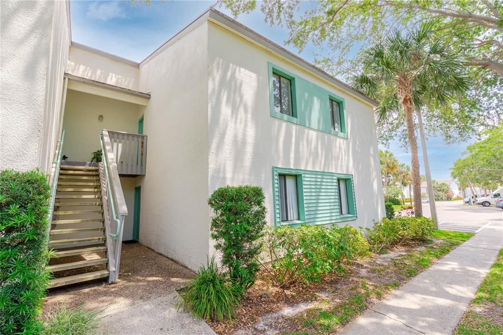 For Sale: $275,000 (2 beds, 2 baths, 1095 Square Feet)