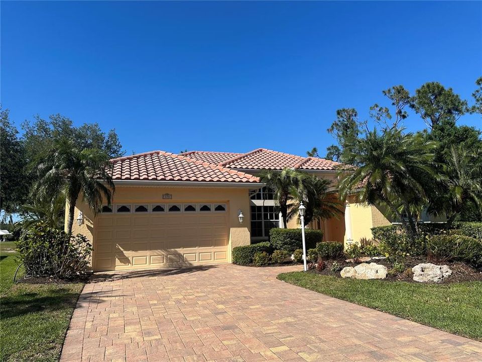 Recently Sold: $620,000 (3 beds, 2 baths, 2768 Square Feet)