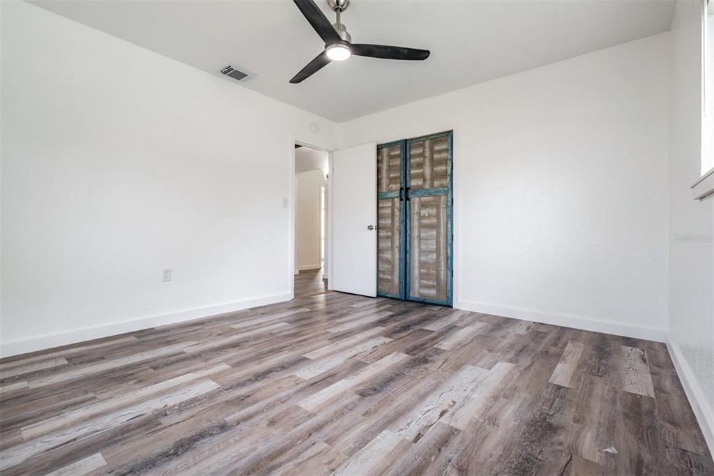 For Rent: $2,200 (2 beds, 1 baths, 996 Square Feet)
