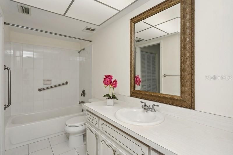 Easy flow bath with access from hall to main living & master suite~