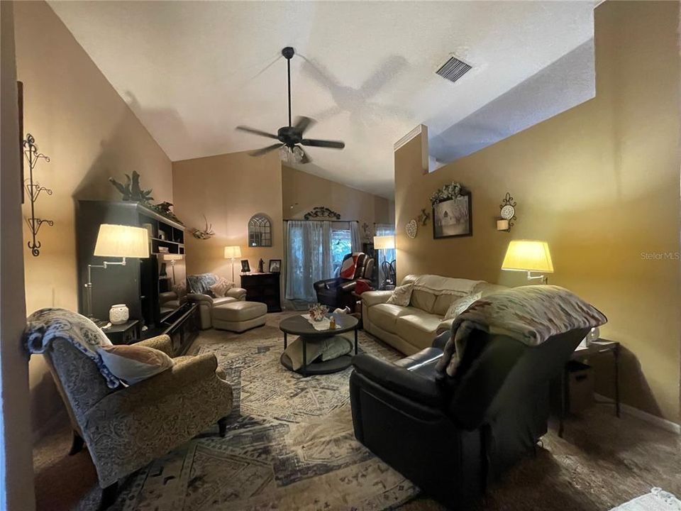 For Sale: $329,900 (3 beds, 2 baths, 1402 Square Feet)