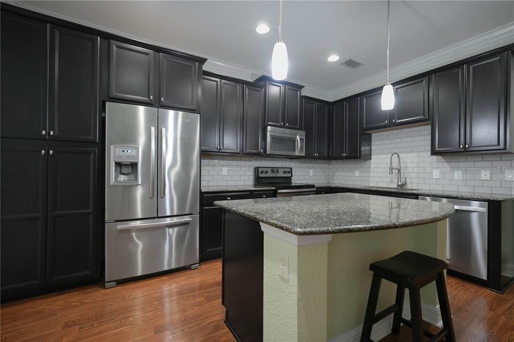 For Sale: $374,900 (2 beds, 2 baths, 1725 Square Feet)