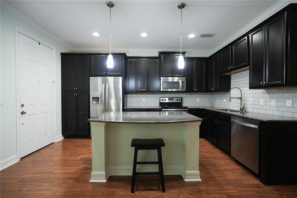 For Sale: $374,900 (2 beds, 2 baths, 1725 Square Feet)