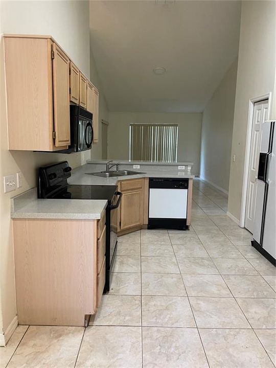 For Rent: $2,500 (3 beds, 2 baths, 1699 Square Feet)