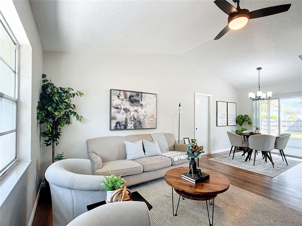 Active With Contract: $234,900 (2 beds, 1 baths, 850 Square Feet)