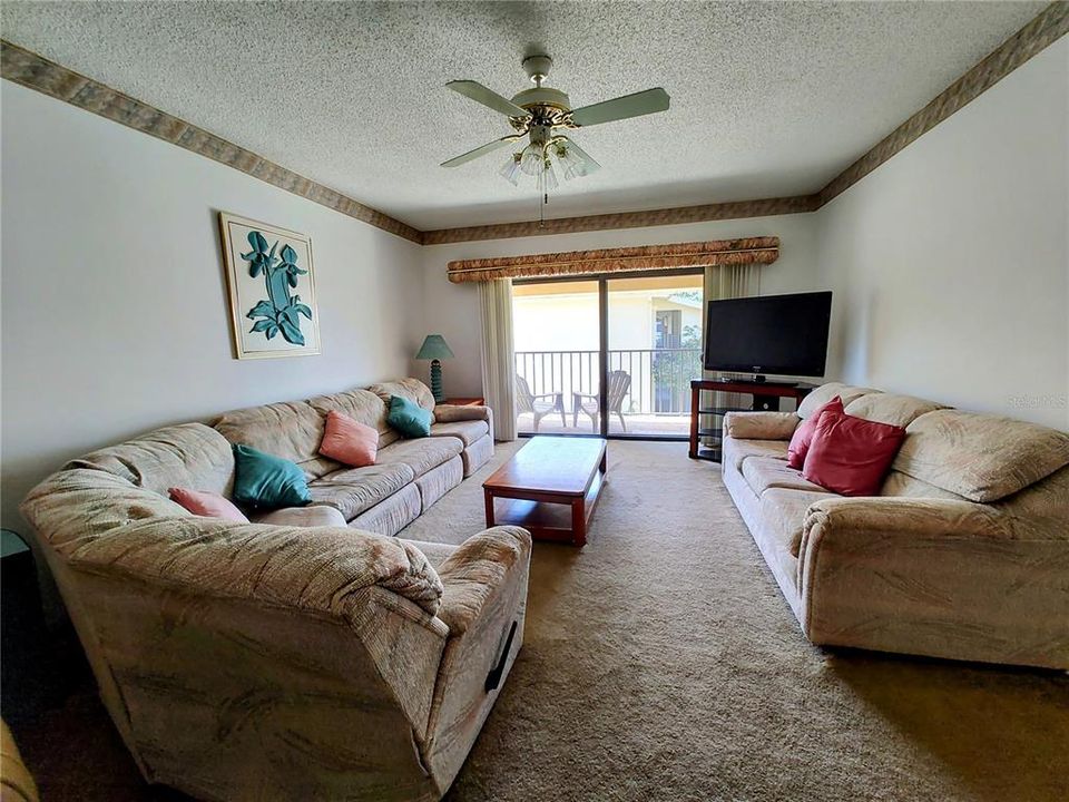 For Sale: $249,000 (2 beds, 2 baths, 1026 Square Feet)