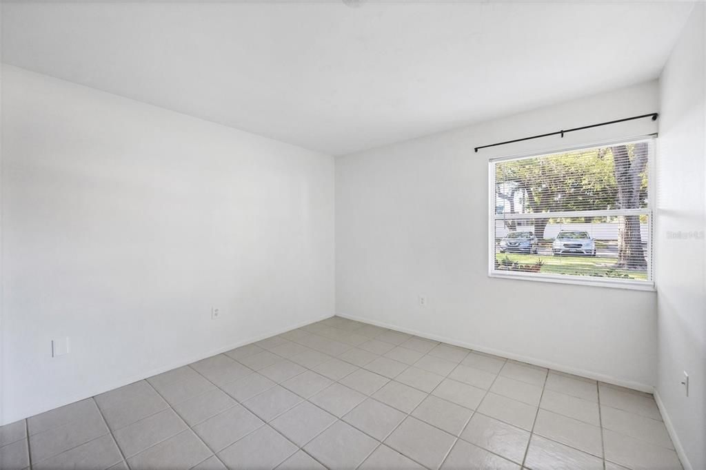 Active With Contract: $189,000 (2 beds, 2 baths, 876 Square Feet)