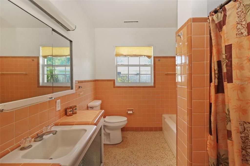 待售: $450,000 (3 贝兹, 1 浴室, 1444 平方英尺)