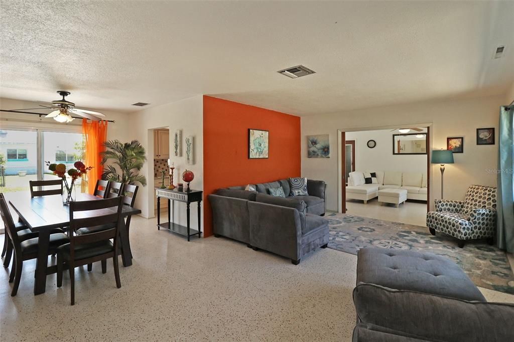 For Sale: $450,000 (2 beds, 1 baths, 1444 Square Feet)