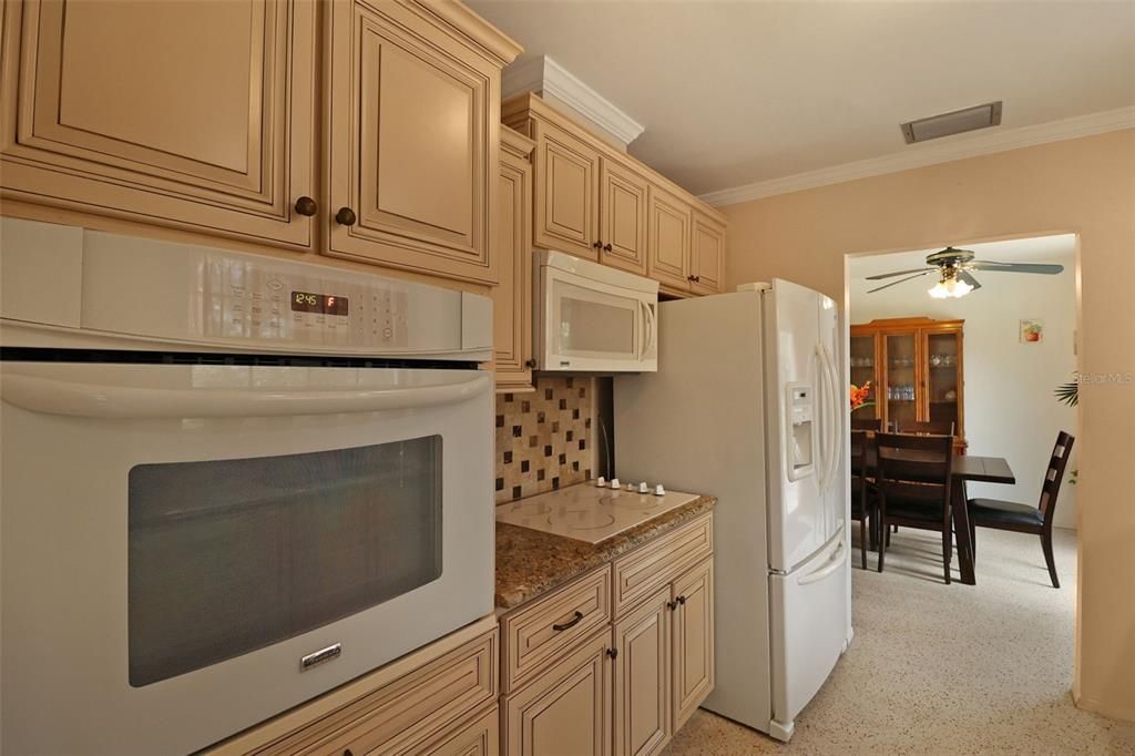 For Sale: $450,000 (2 beds, 1 baths, 1444 Square Feet)