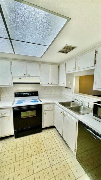 For Rent: $1,150 (1 beds, 1 baths, 644 Square Feet)