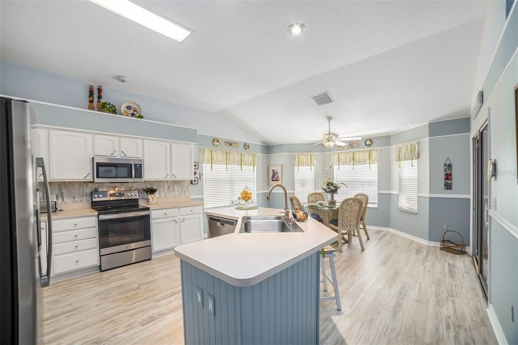 For Sale: $389,000 (3 beds, 2 baths, 1788 Square Feet)