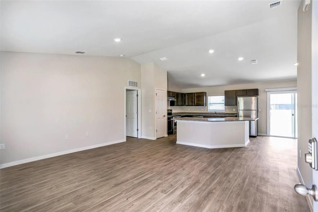 For Sale: $399,900 (4 beds, 2 baths, 1617 Square Feet)