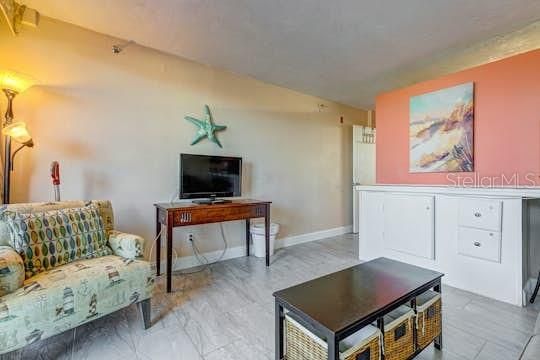 For Sale: $179,000 (1 beds, 1 baths, 483 Square Feet)