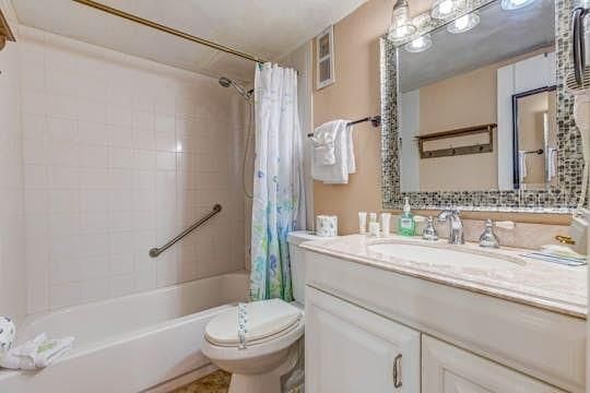 For Sale: $179,000 (1 beds, 1 baths, 483 Square Feet)