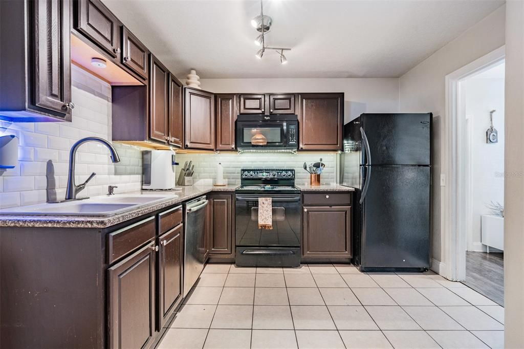 For Sale: $325,000 (3 beds, 2 baths, 1016 Square Feet)
