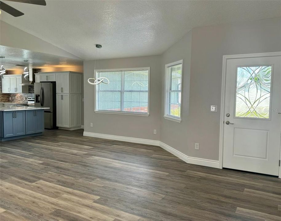 For Sale: $324,900 (2 beds, 2 baths, 1191 Square Feet)