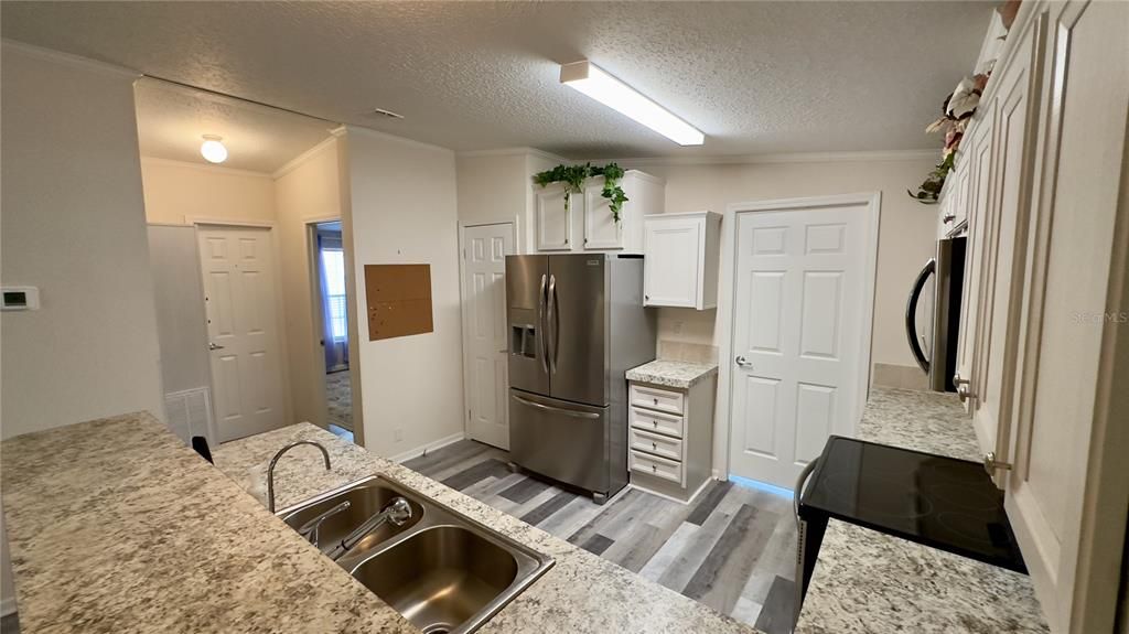 For Sale: $249,900 (3 beds, 2 baths, 1539 Square Feet)