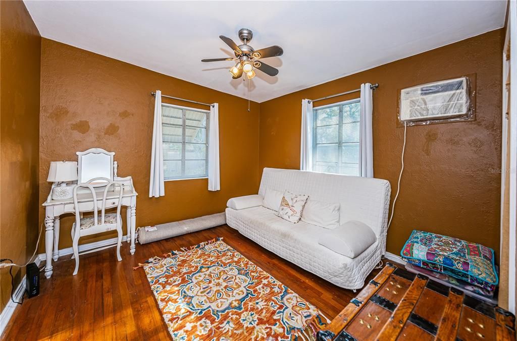 Active With Contract: $299,000 (2 beds, 1 baths, 1008 Square Feet)
