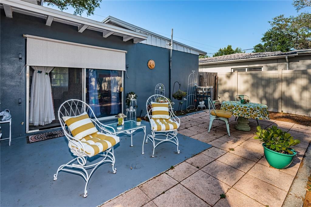Active With Contract: $299,000 (2 beds, 1 baths, 1008 Square Feet)