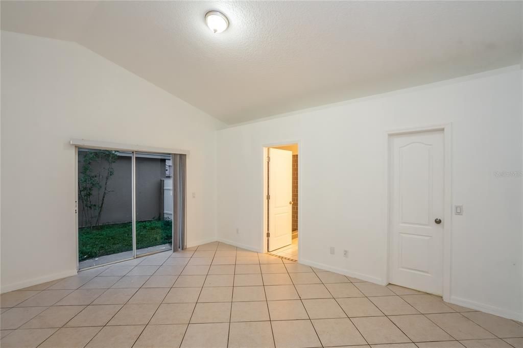 For Rent: $2,095 (3 beds, 2 baths, 1352 Square Feet)