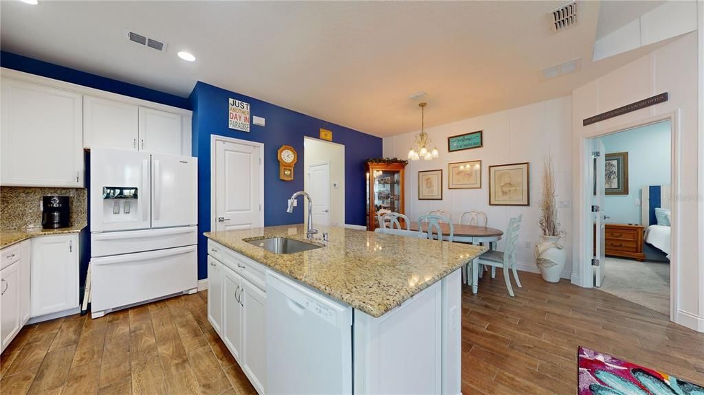 For Sale: $411,000 (2 beds, 2 baths, 1205 Square Feet)