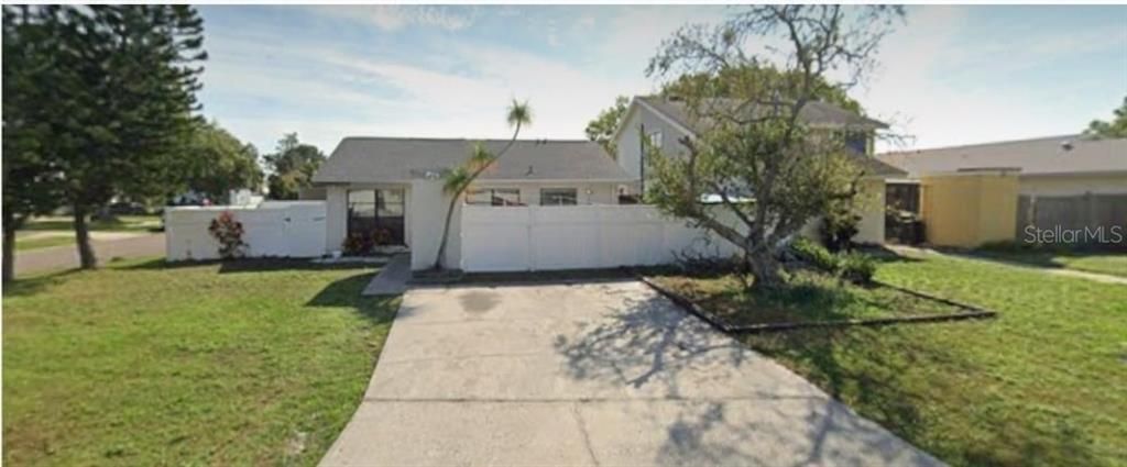 For Sale: $330,000 (3 beds, 1 baths, 891 Square Feet)