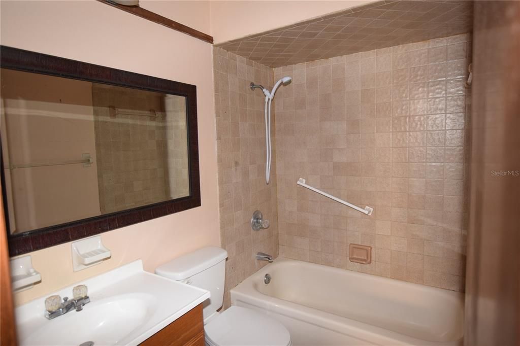 最近租的: $1,200 (2 贝兹, 1 浴室, 1208 平方英尺)