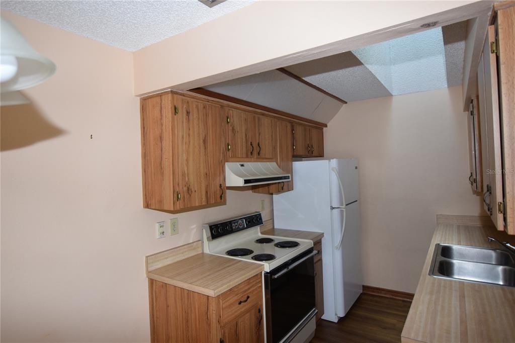 Recently Rented: $1,200 (2 beds, 1 baths, 1208 Square Feet)