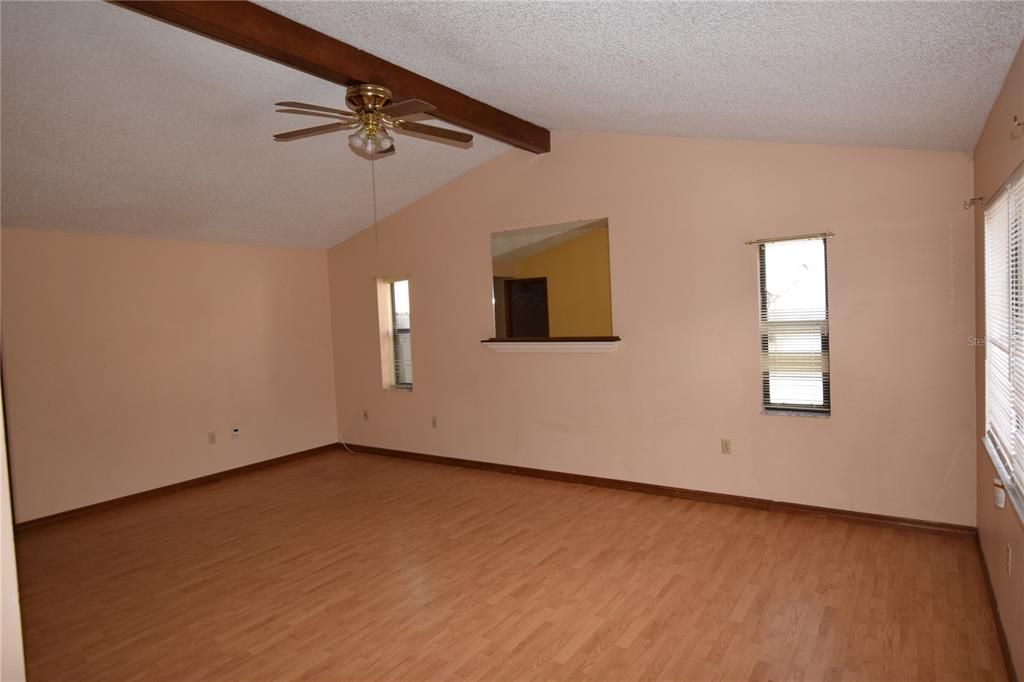 Recently Rented: $1,200 (2 beds, 1 baths, 1208 Square Feet)