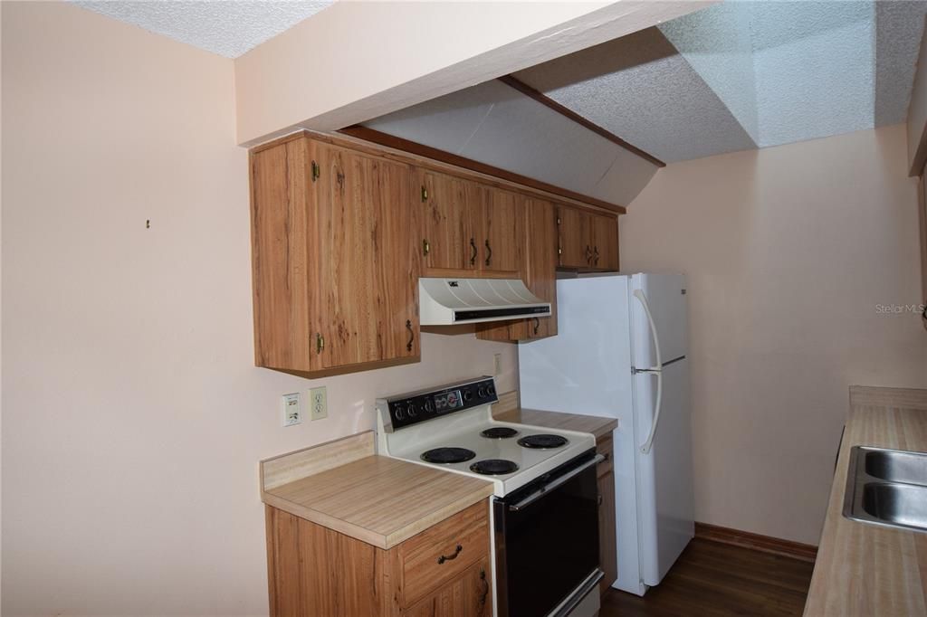 Recently Rented: $1,200 (2 beds, 1 baths, 1208 Square Feet)