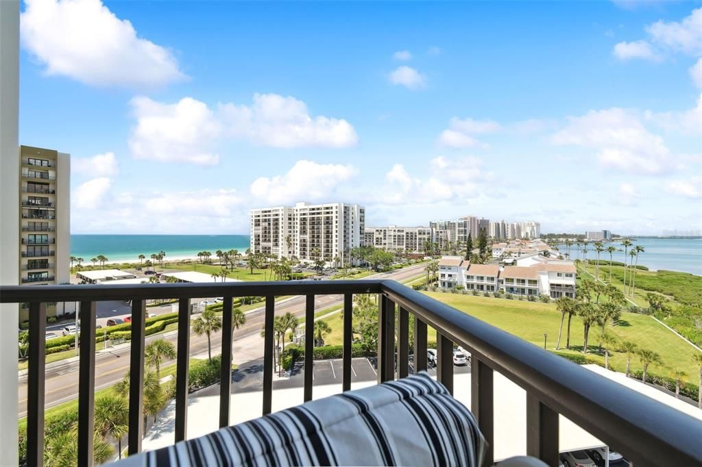 For Sale: $874,900 (2 beds, 2 baths, 1390 Square Feet)