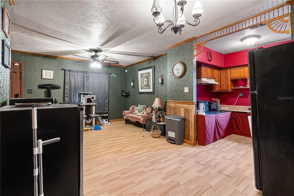 For Sale: $150,000 (2 beds, 1 baths, 860 Square Feet)