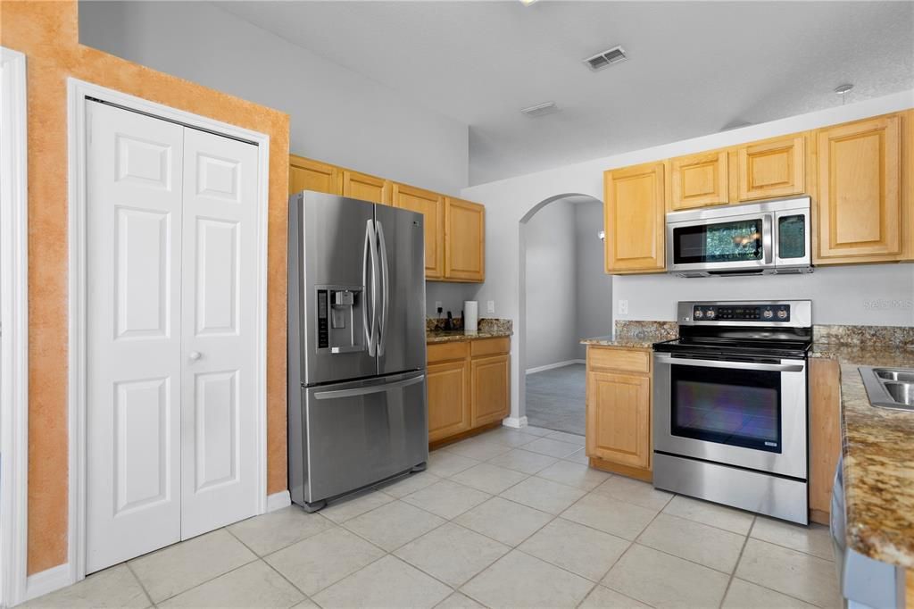 Active With Contract: $479,900 (3 beds, 2 baths, 1838 Square Feet)