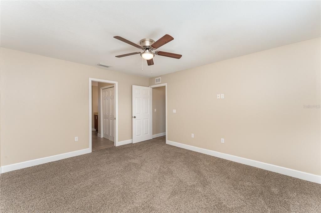 For Sale: $319,900 (3 beds, 2 baths, 1798 Square Feet)