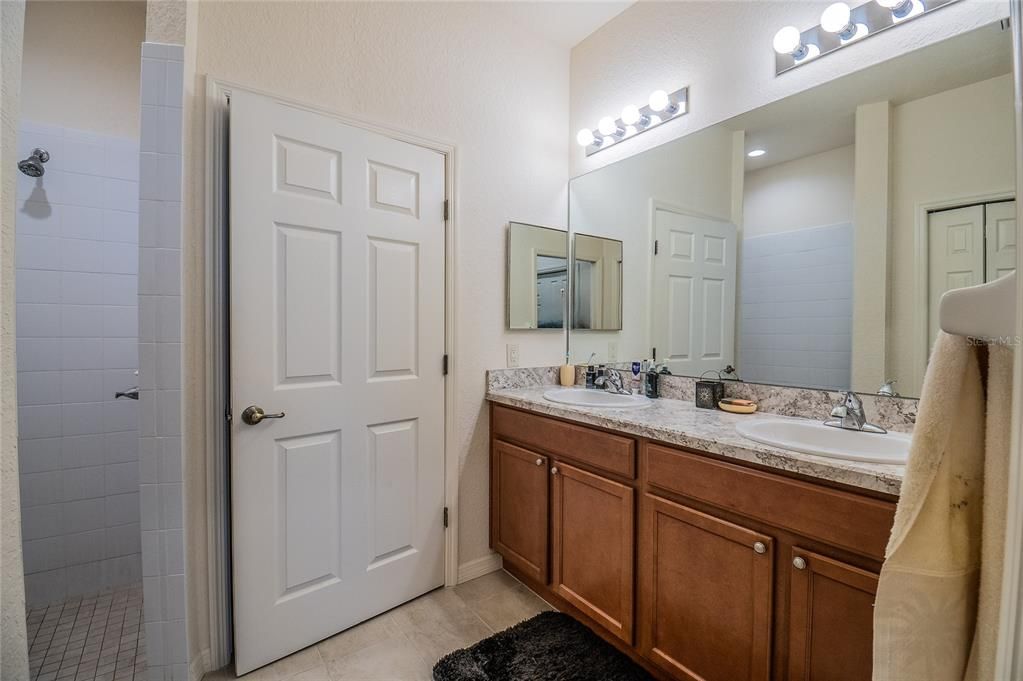 For Sale: $248,000 (2 beds, 2 baths, 1329 Square Feet)