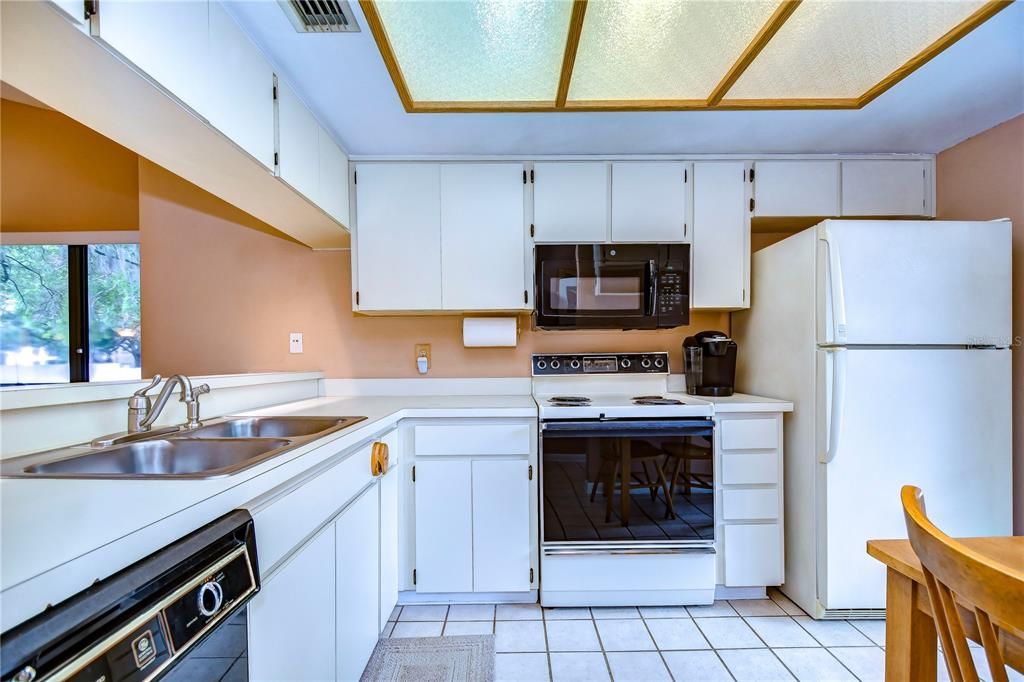 Kitchen with easy to clean tile floors!