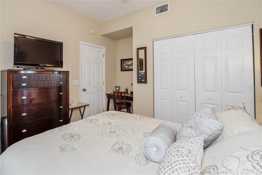 For Sale: $310,000 (2 beds, 2 baths, 1313 Square Feet)