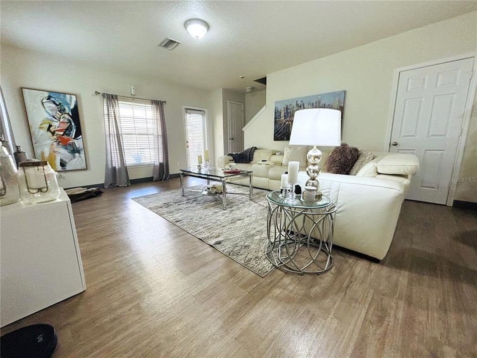 For Sale: $247,900 (2 beds, 2 baths, 1320 Square Feet)