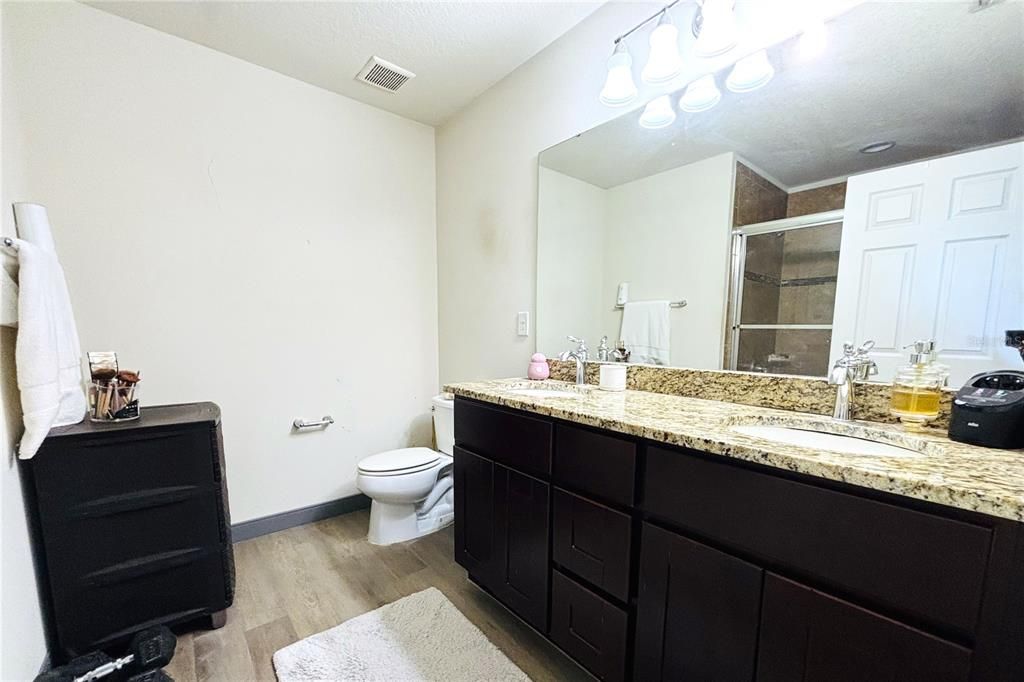 For Sale: $247,900 (2 beds, 2 baths, 1320 Square Feet)